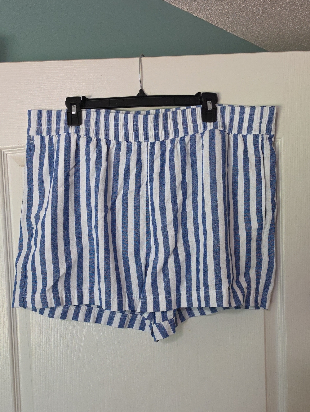 Old Navy Blue and White Striped Linen Women's Shorts